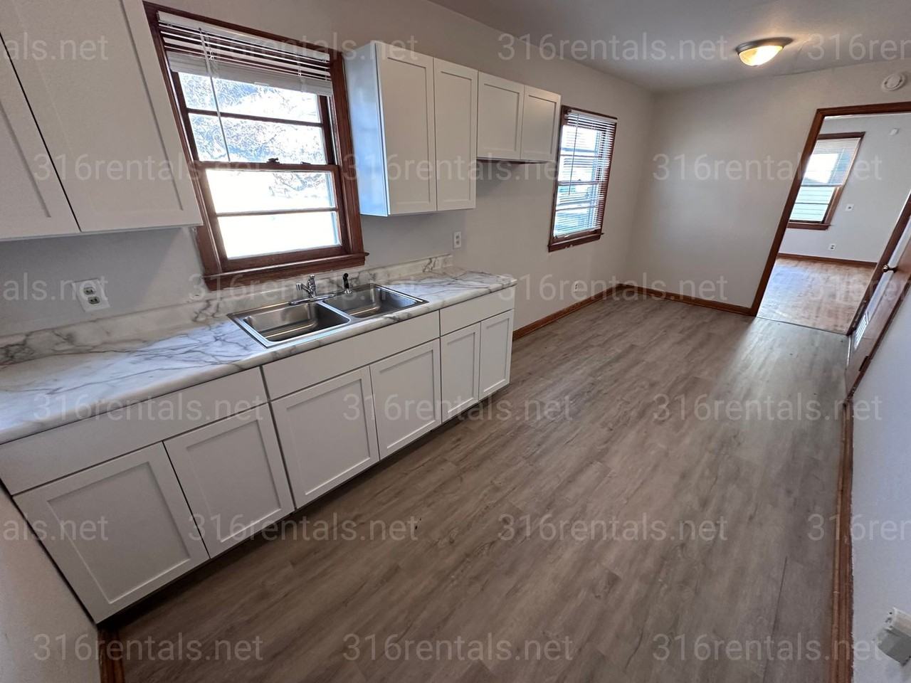 2413 N Prince St - Photo 2 of 10