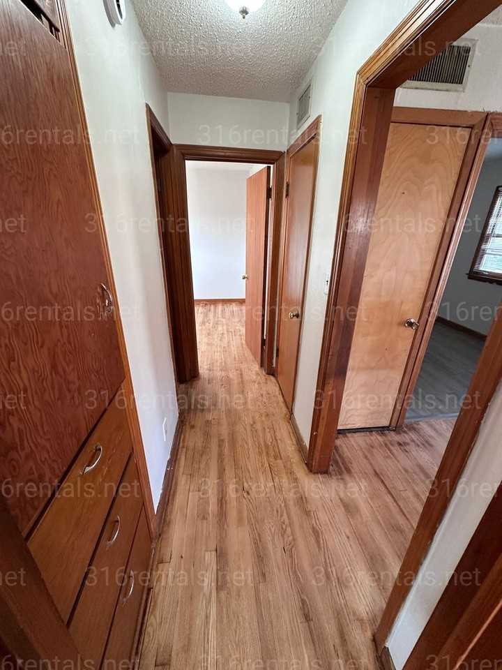 2413 N Prince St - Photo 6 of 10