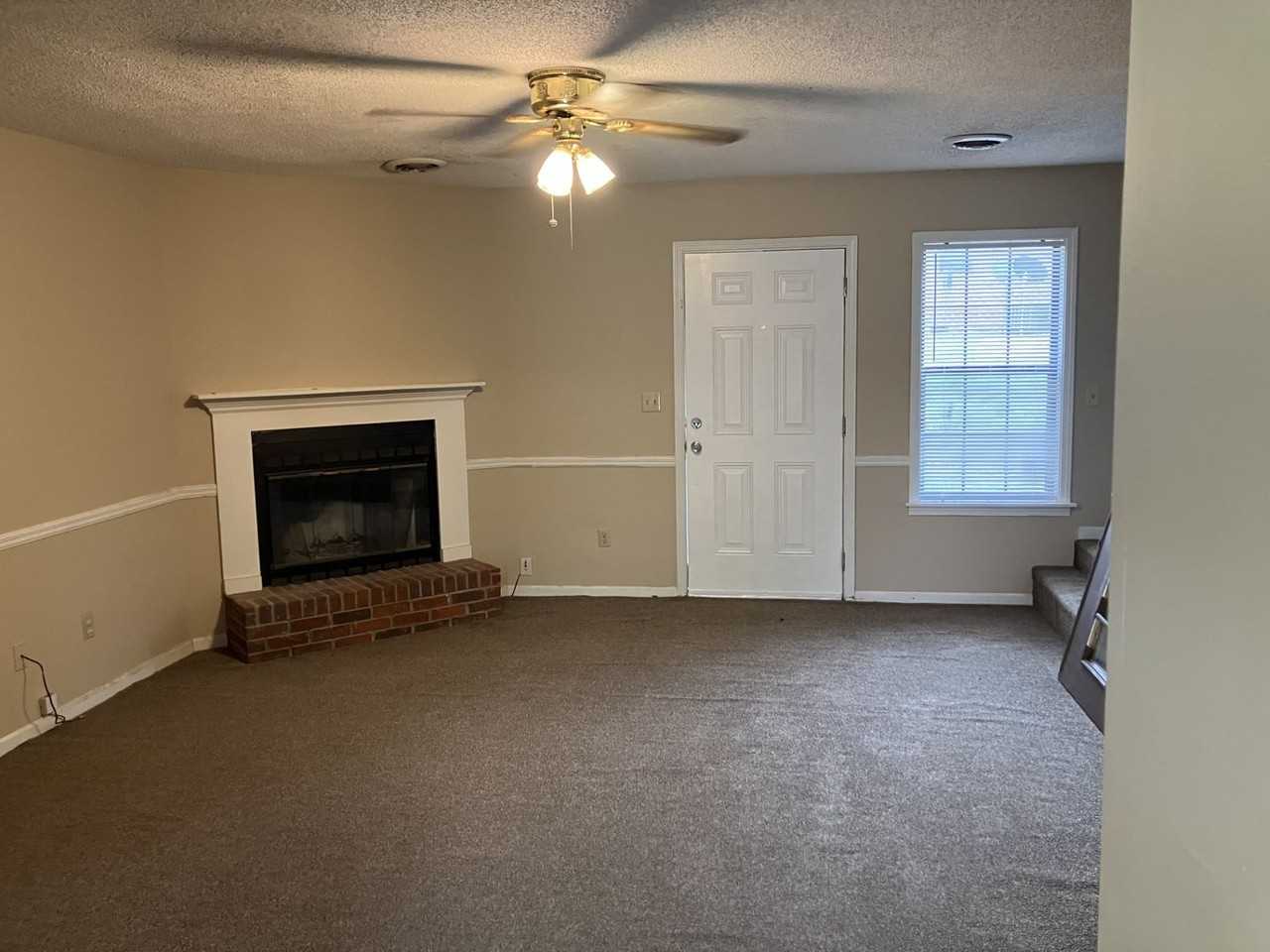 1823 Holmes St - Photo 2 of 8