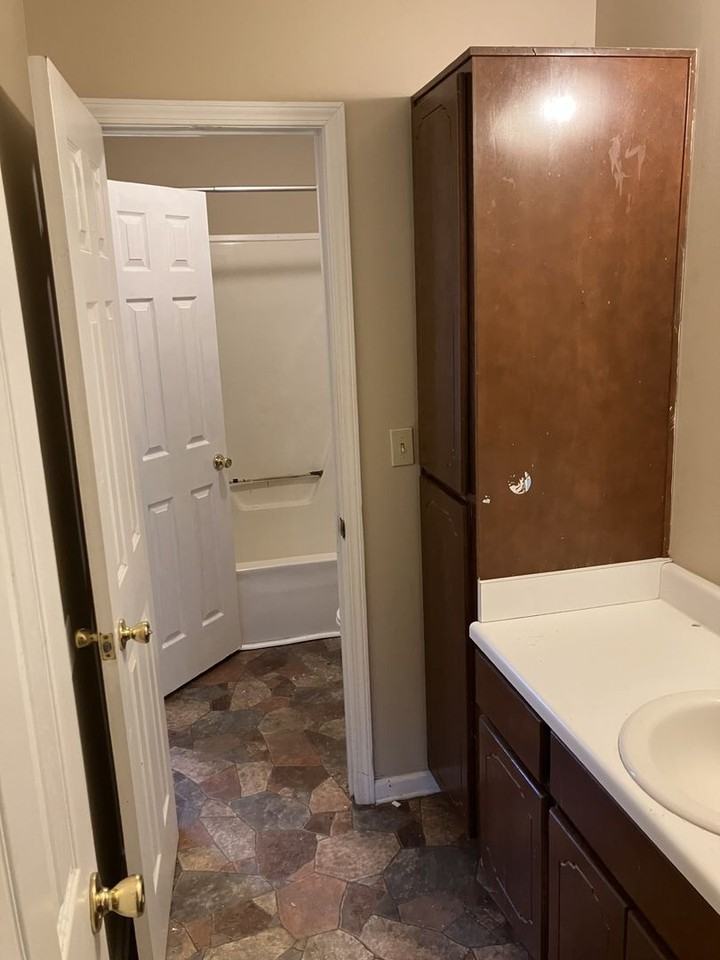 1823 Holmes St - Photo 6 of 8