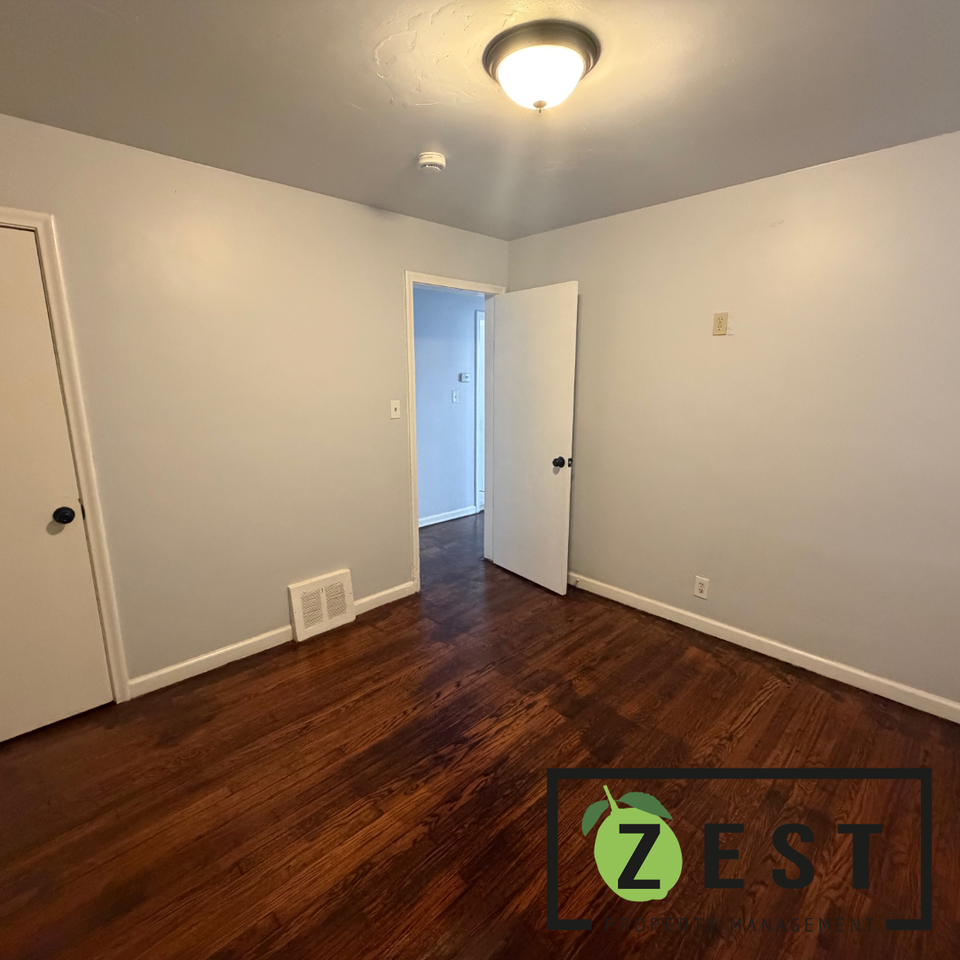 19143 Fairport St - Photo 6 of 14