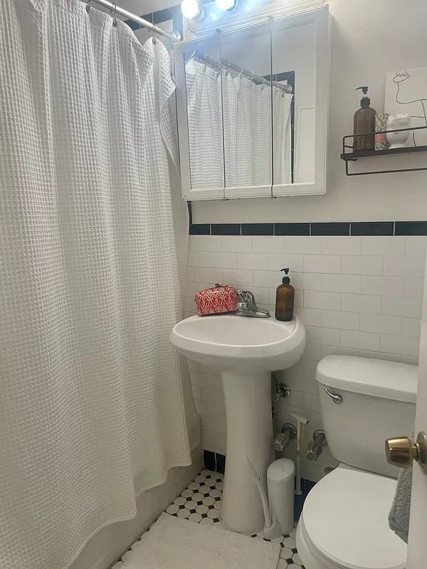 404 E 75th St #4B - Photo 4 of 7