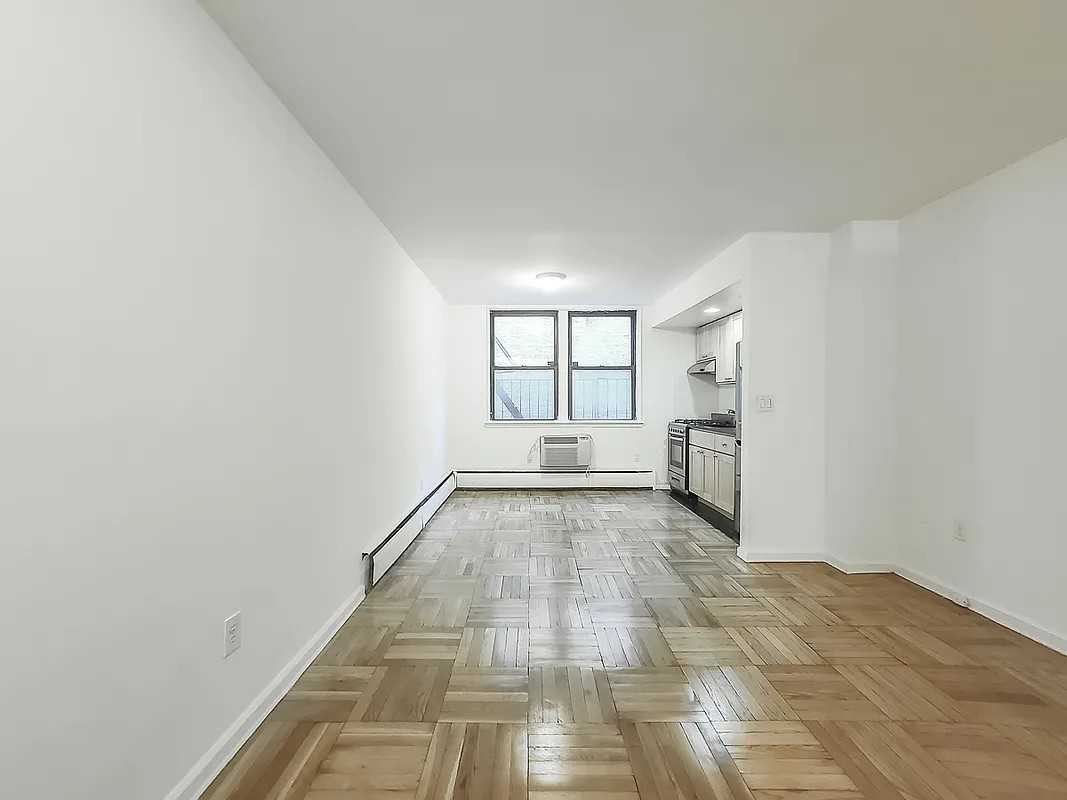 1380 York Ave #2F - Photo 2 of 7