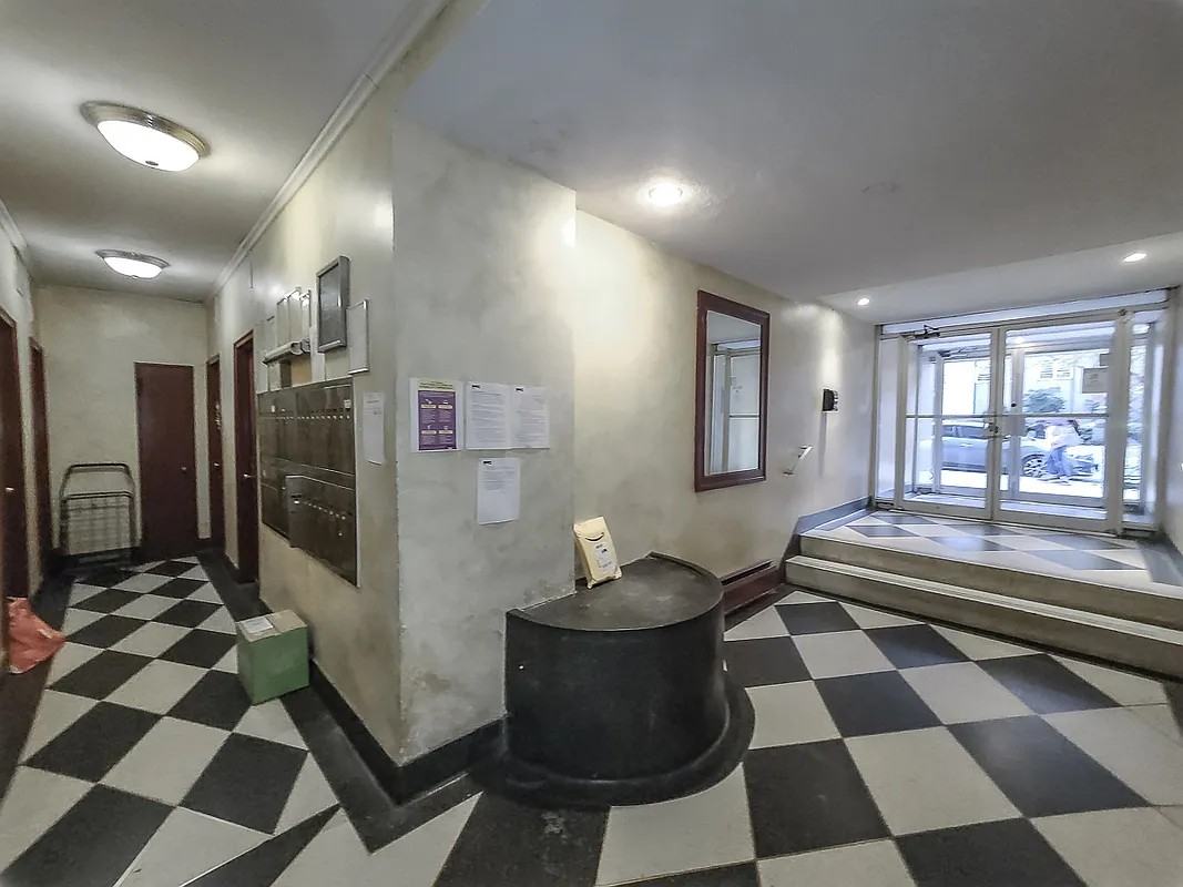 1380 York Ave #2F - Photo 3 of 7