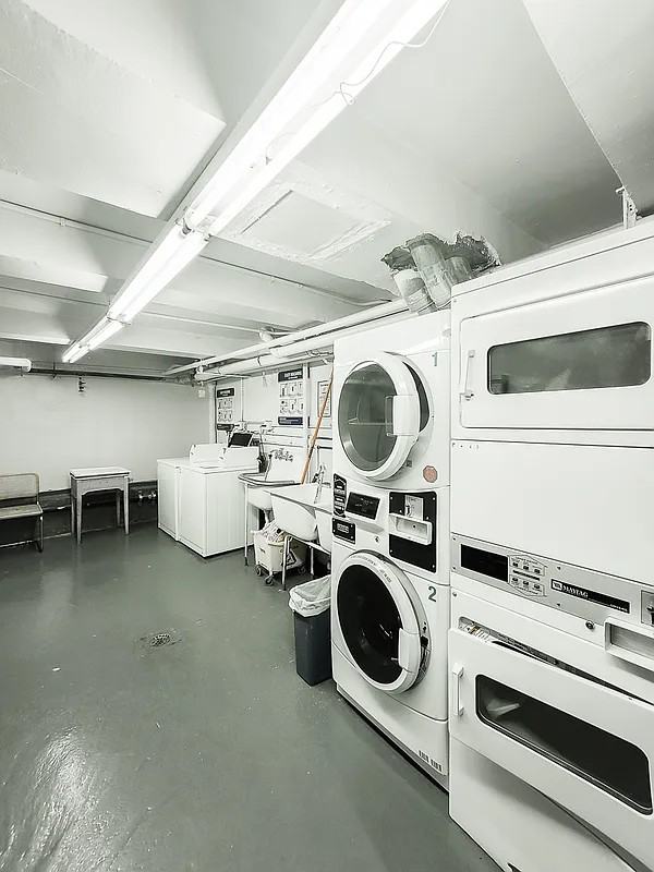 1380 York Ave #2F - Photo 4 of 7