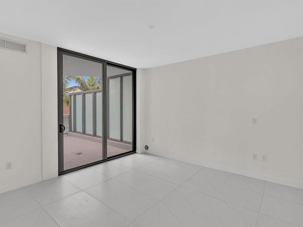 9901 W Bay Harbor Dr #304 - Photo 6 of 8