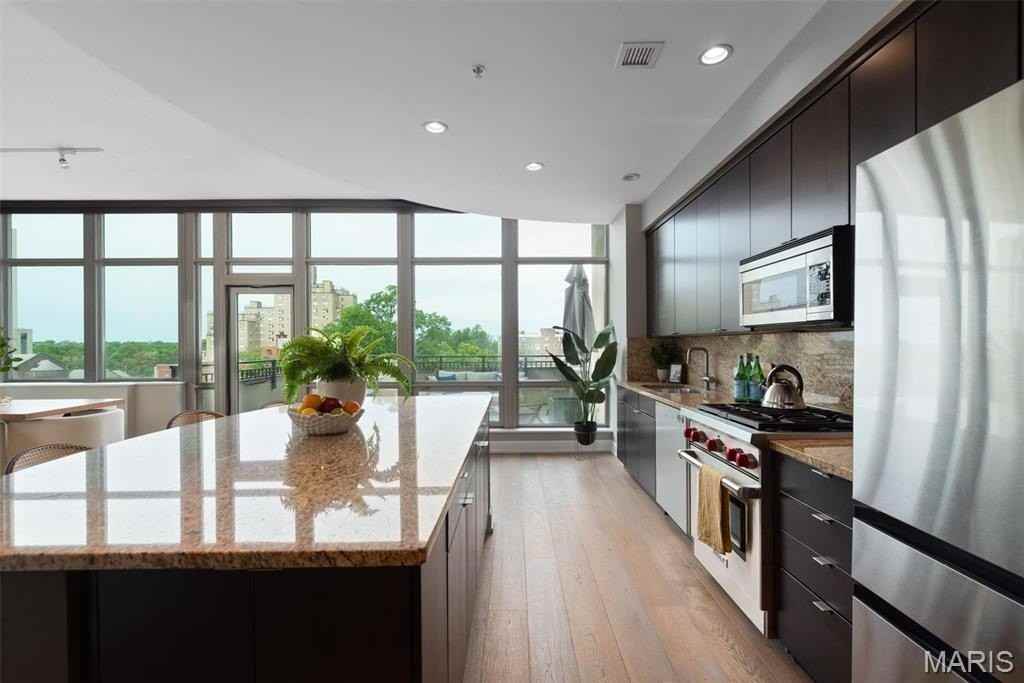 4909 Laclede Ave #701 - Photo 5 of 43