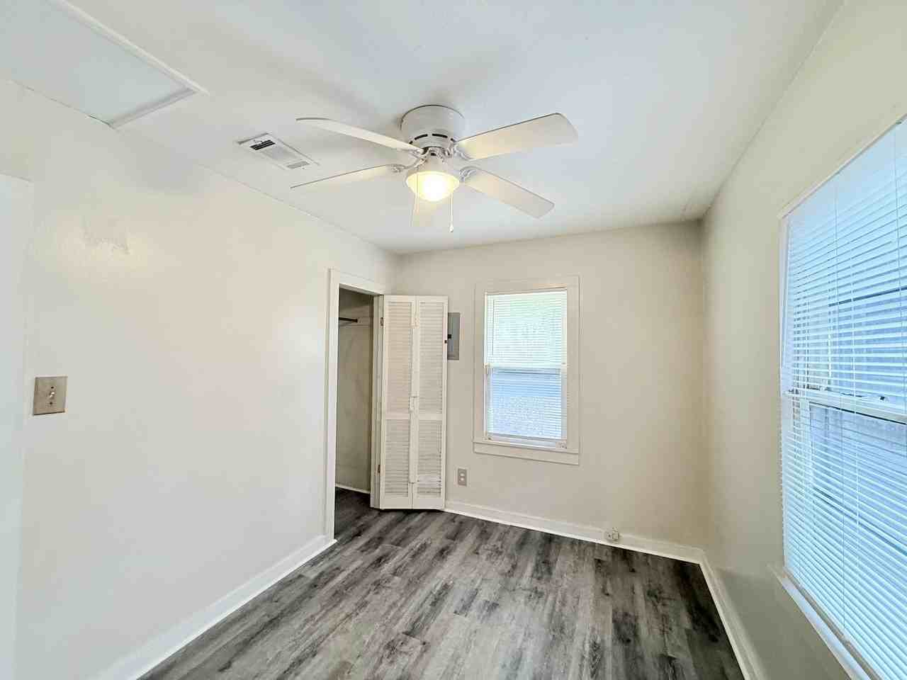 2519 Lester St - Photo 5 of 12