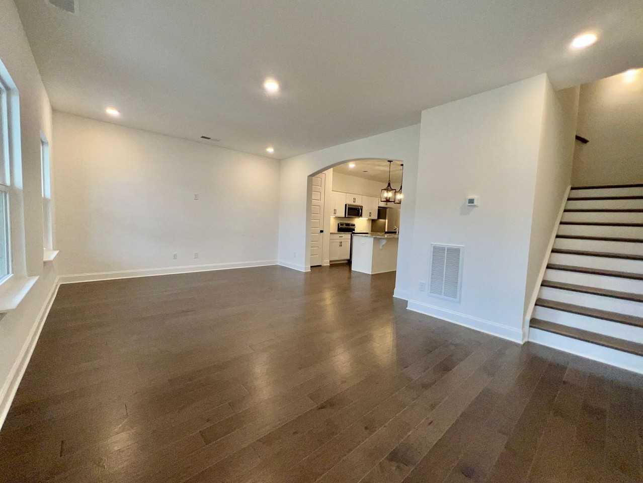 530 Tobias St - Photo 2 of 19