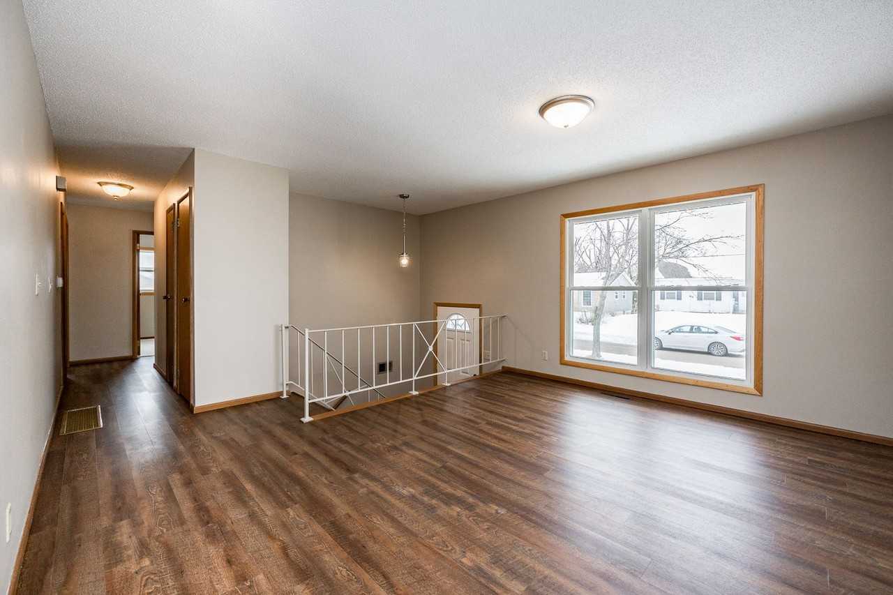 6507 Laurel Ln Ne - Photo 3 of 20