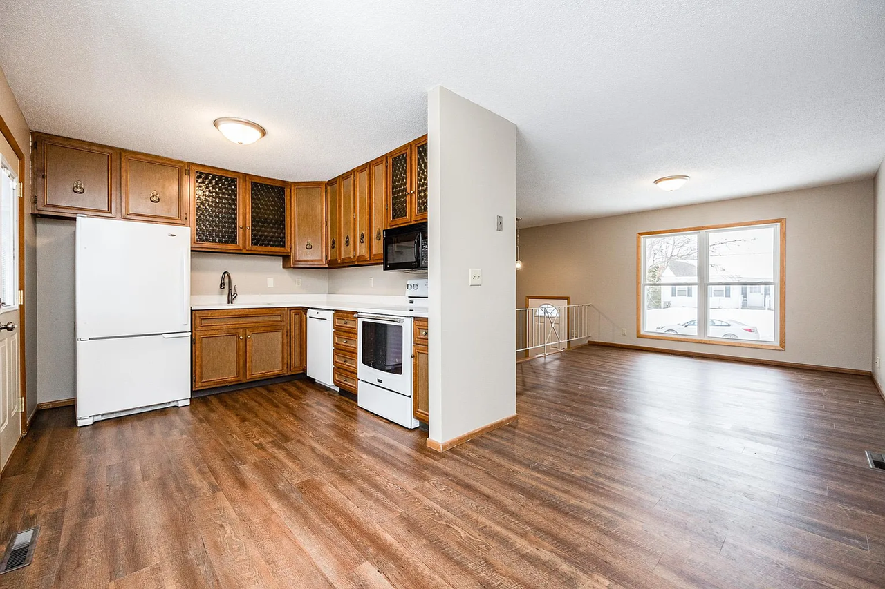 6507 Laurel Ln Ne - Photo 5 of 20