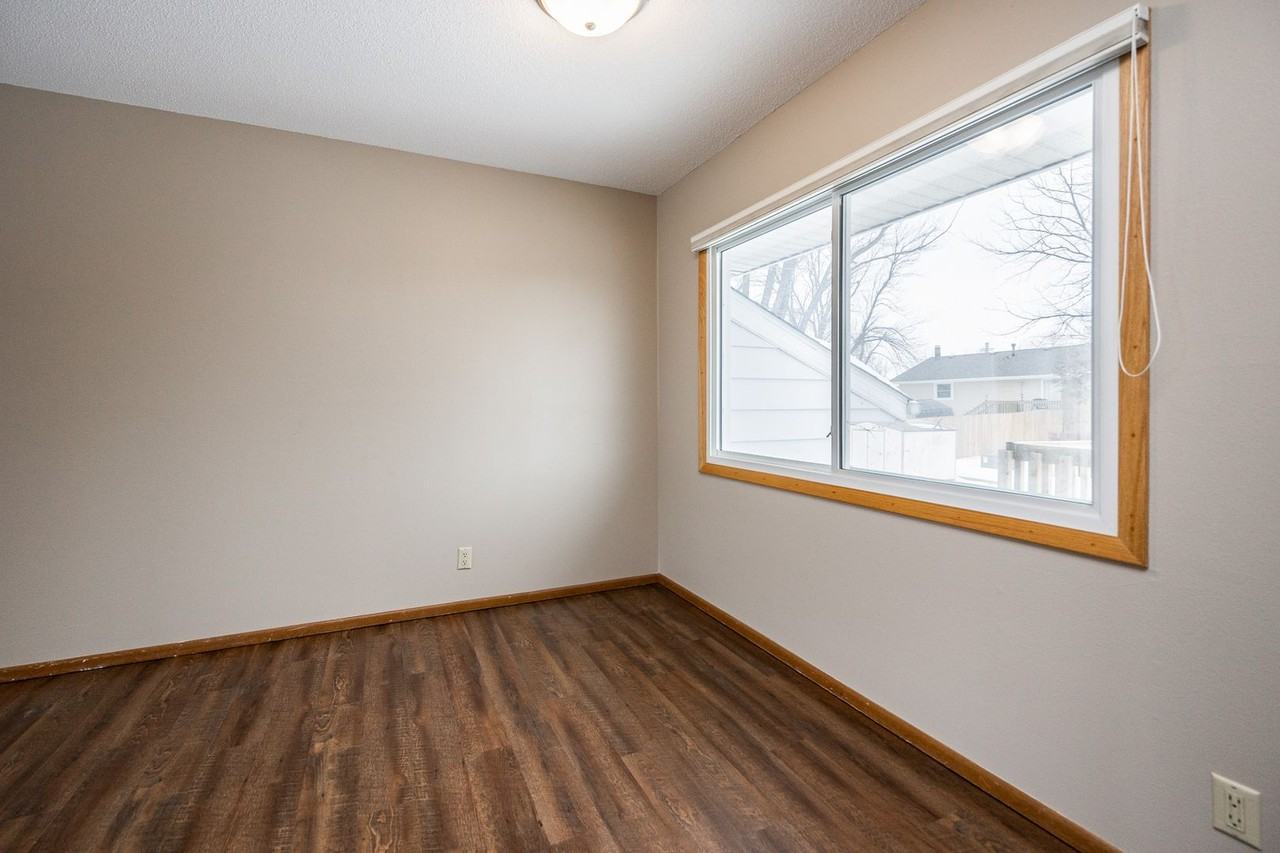 6507 Laurel Ln Ne - Photo 7 of 20