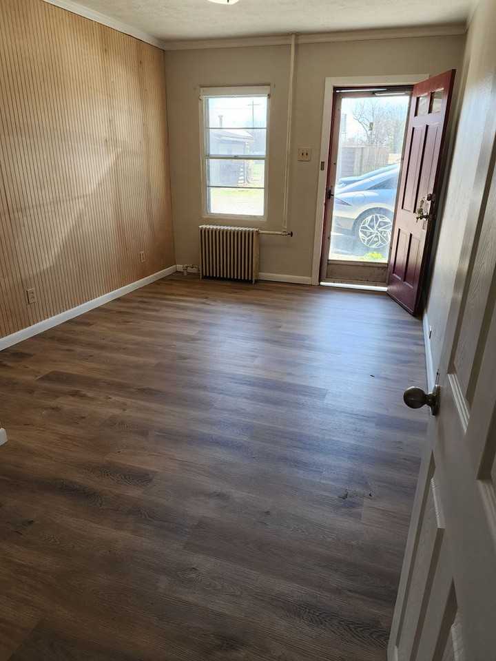 1531 E 5th St - Photo 2 of 8