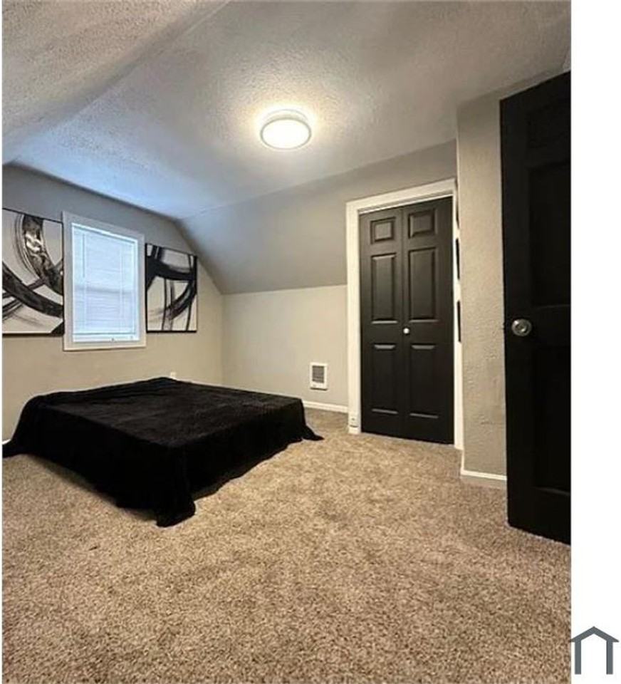 216 E 33rd St - Photo 2 of 8