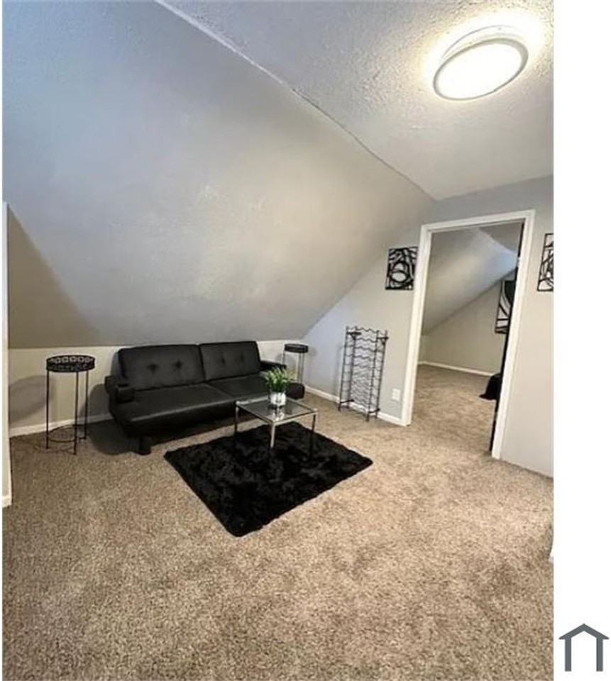 216 E 33rd St - Photo 3 of 8