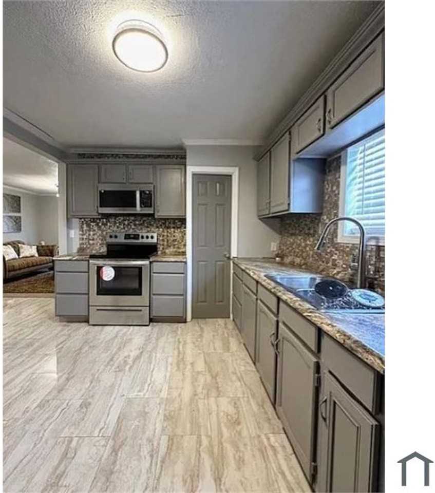 216 E 33rd St - Photo 5 of 8