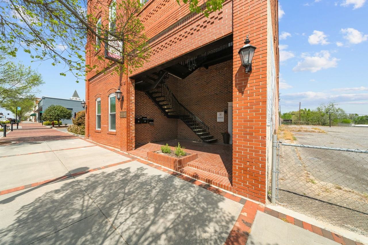 51 E Main St - Photo 4 of 18