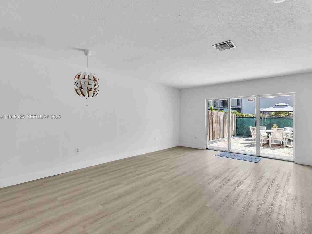 11512 Nw 48th Ter - Photo 5 of 22