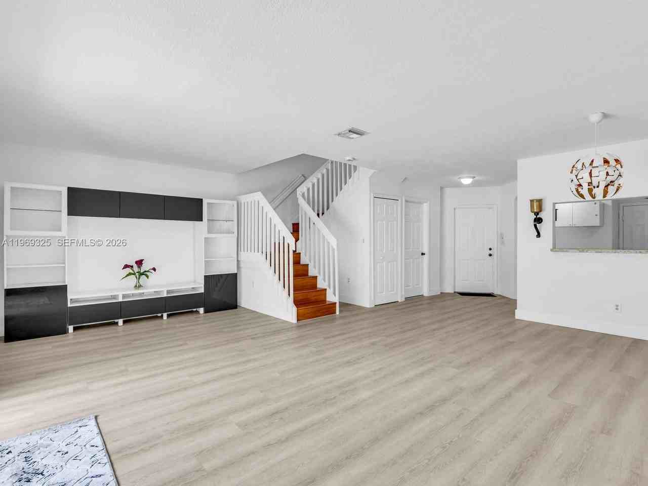 11512 Nw 48th Ter - Photo 6 of 22