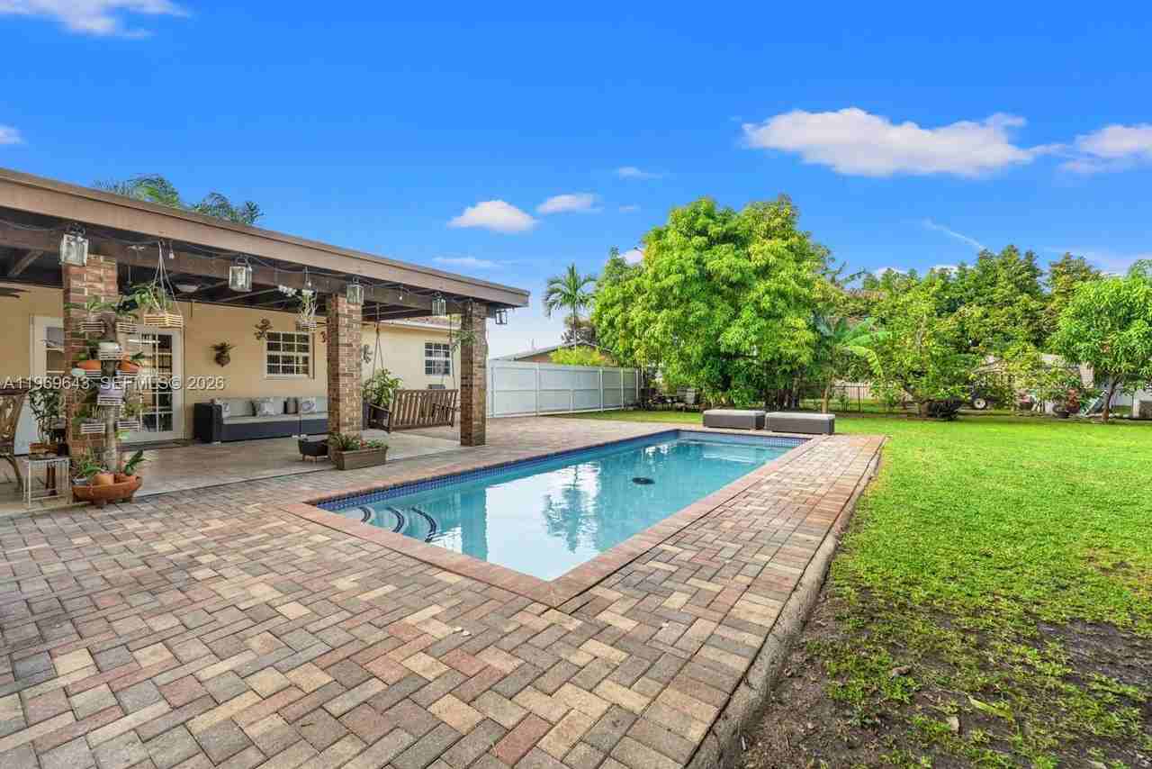 3605 Sw 122nd Pl - Photo 2 of 20