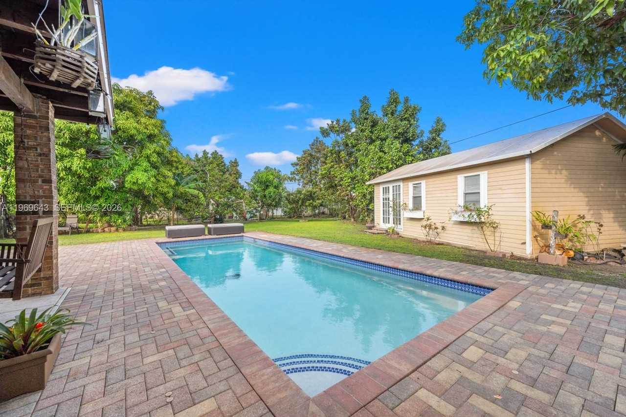 3605 Sw 122nd Pl - Photo 3 of 20