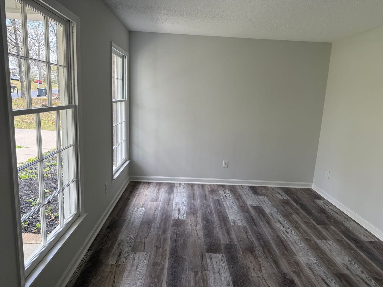 4811 Chaucer Dr - Photo 3 of 11