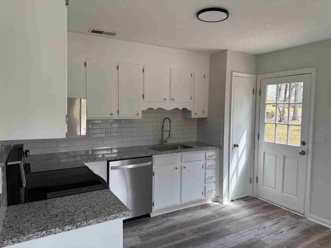 4811 Chaucer Dr - Photo 5 of 11