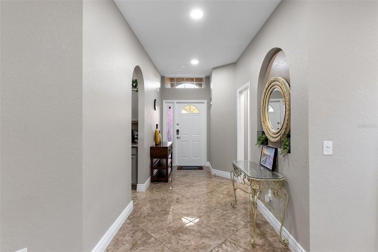 215 Gleneagles Dr - Photo 2 of 41