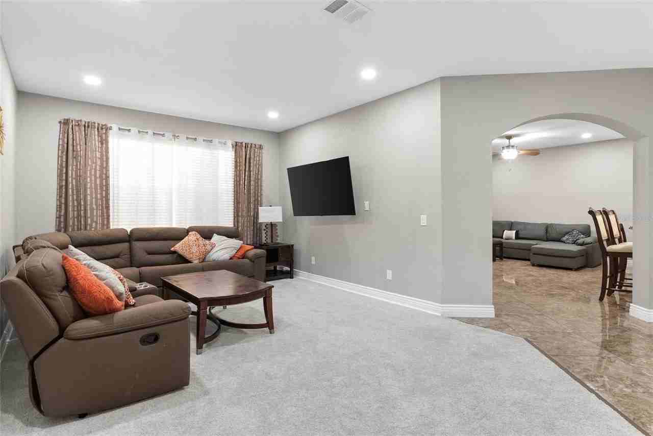 215 Gleneagles Dr - Photo 4 of 41