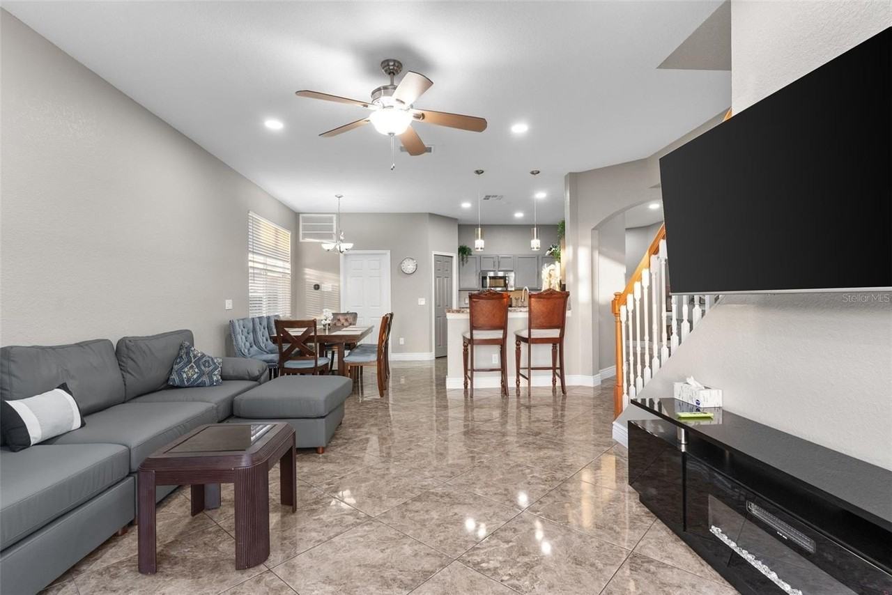 215 Gleneagles Dr - Photo 5 of 41