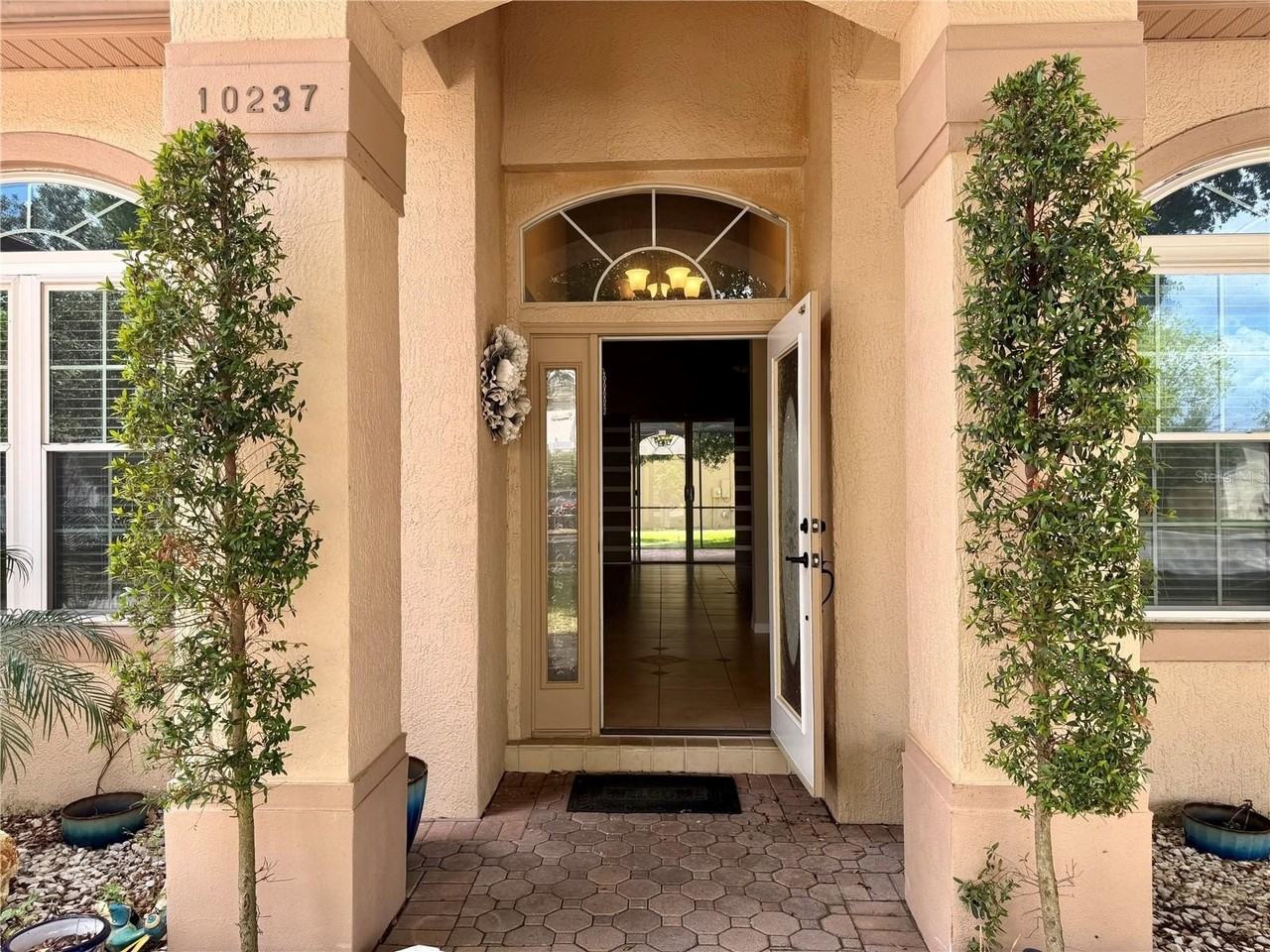 10237 Facet Ct - Photo 5 of 50