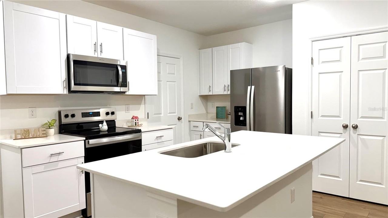 3710 King Hill Dr - Photo 3 of 26