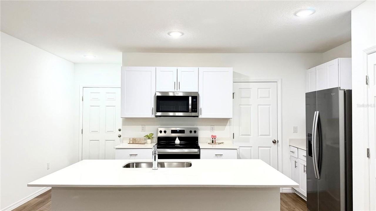 3710 King Hill Dr - Photo 4 of 26