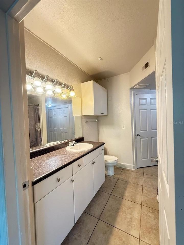 202 E South St #2038 - Photo 5 of 27