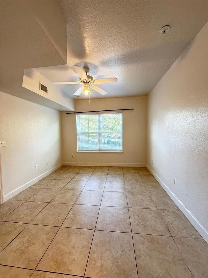 202 E South St #2038 - Photo 6 of 27