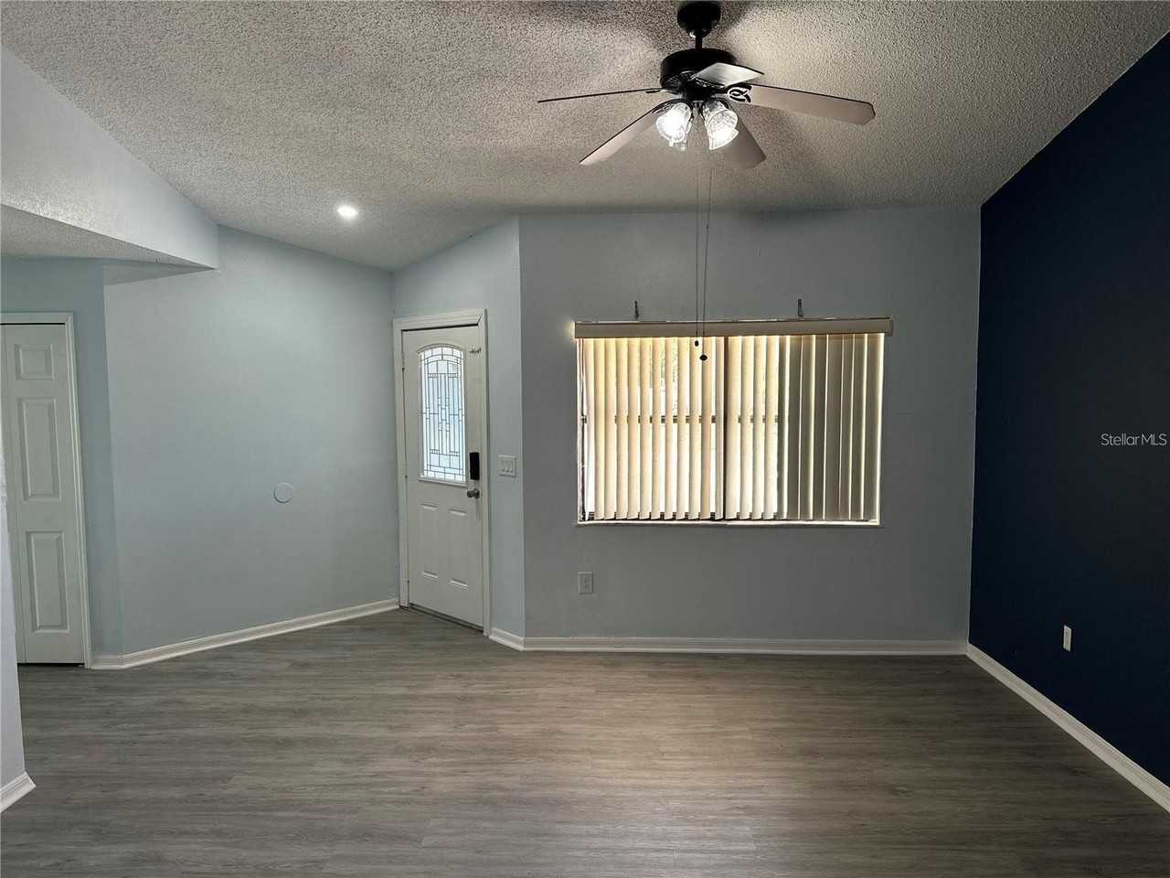 214 Magellan Dr - Photo 2 of 5