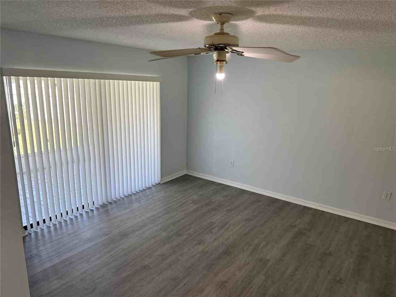 214 Magellan Dr - Photo 3 of 5