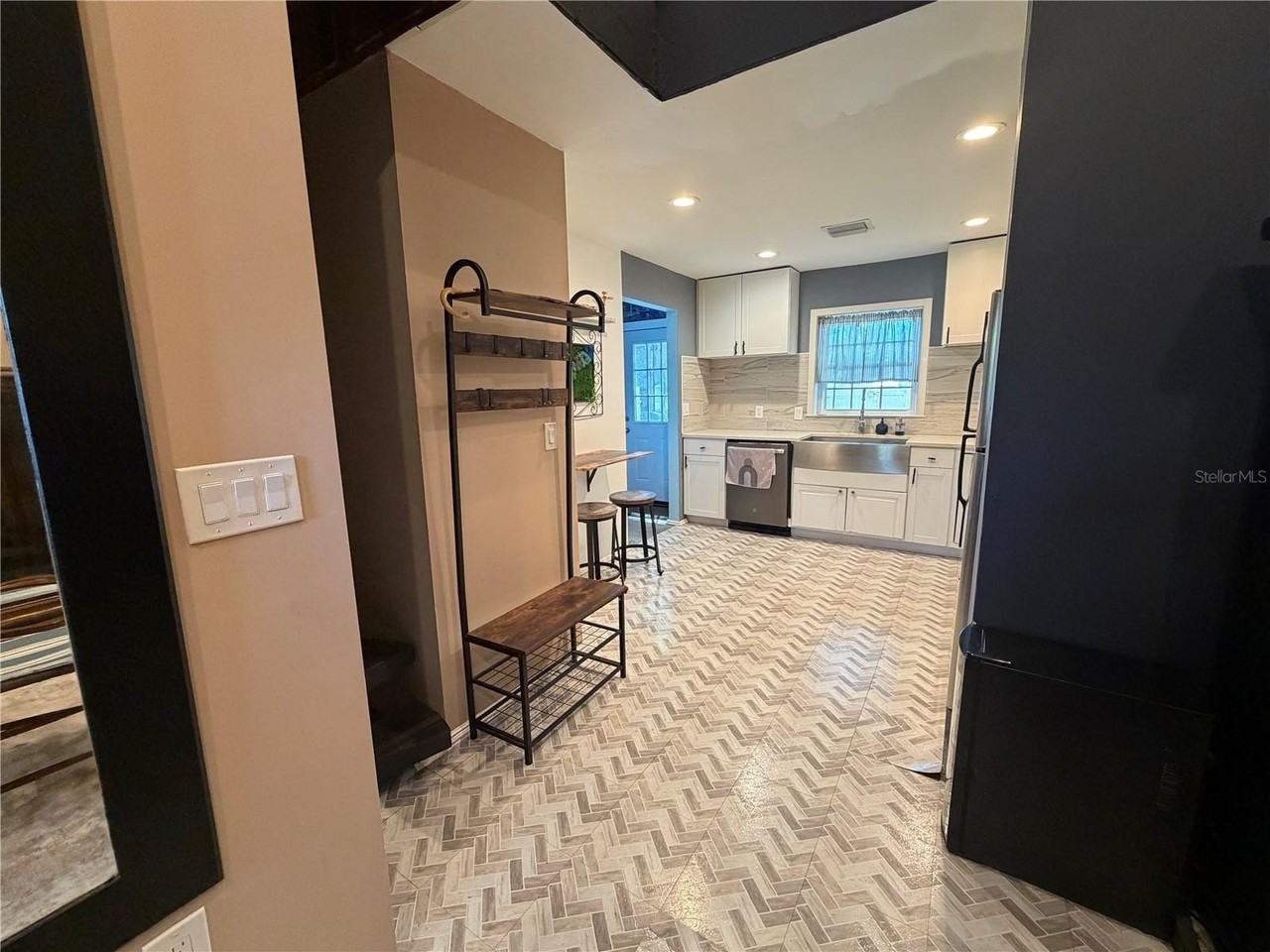 2516 3rd Ave S - Photo 4 of 33