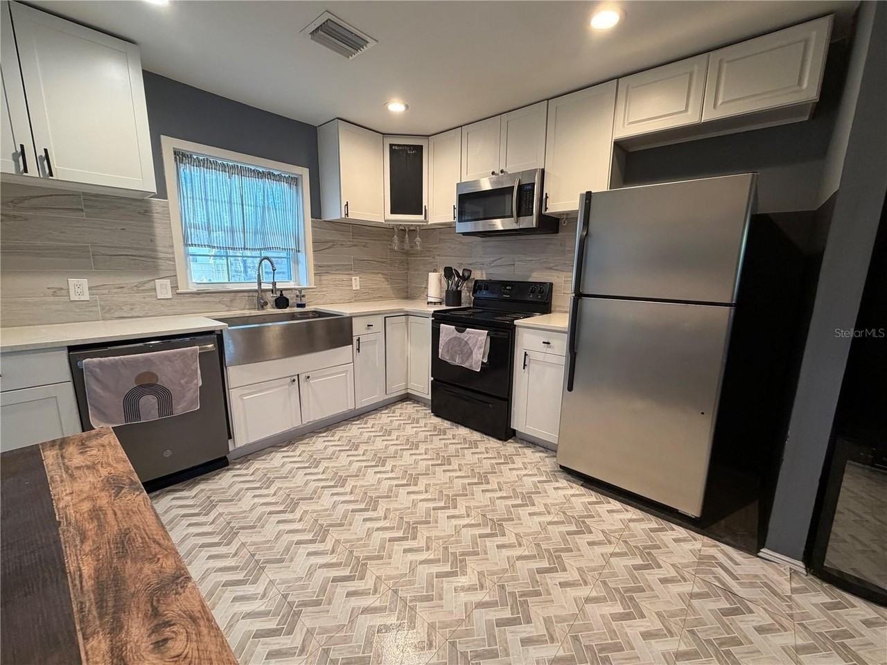 2516 3rd Ave S - Photo 5 of 33