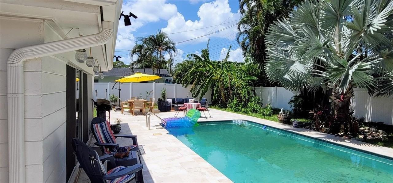 1279 86th Ave N - Photo 3 of 37