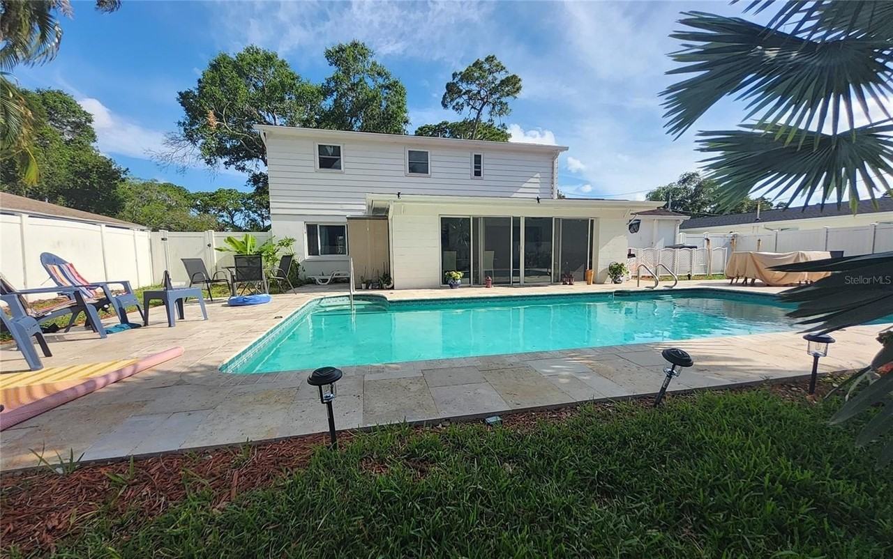 1279 86th Ave N - Photo 4 of 37