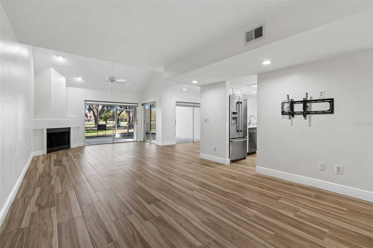 4207 Arborwood Ln - Photo 3 of 32