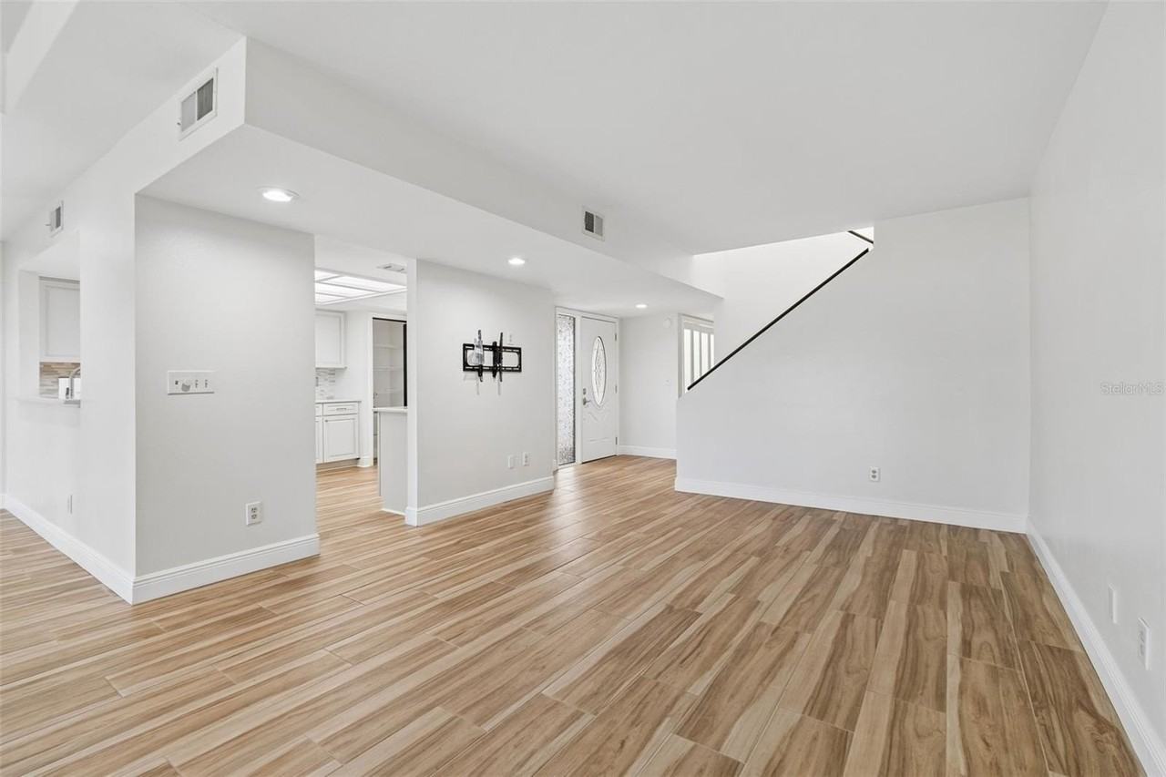 4207 Arborwood Ln - Photo 4 of 32