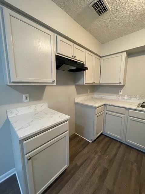 2415 Idlewild St - Photo 3 of 13