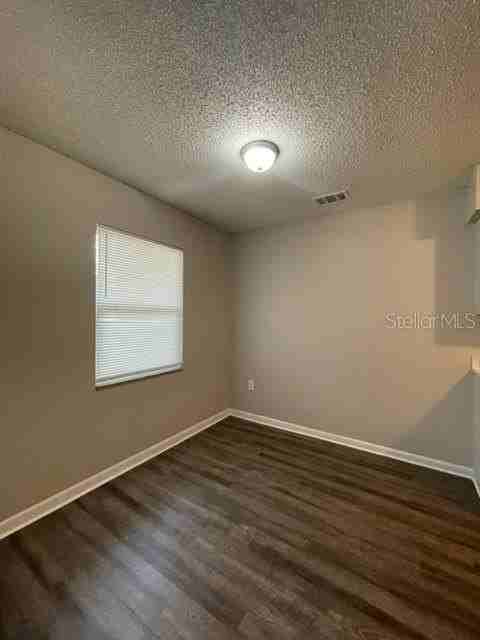 2415 Idlewild St - Photo 5 of 13