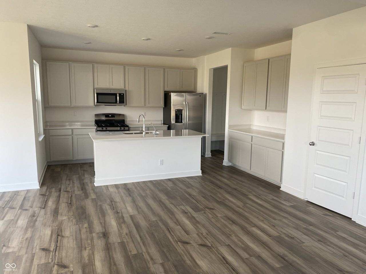 17303 Gresham Ln - Photo 4 of 19