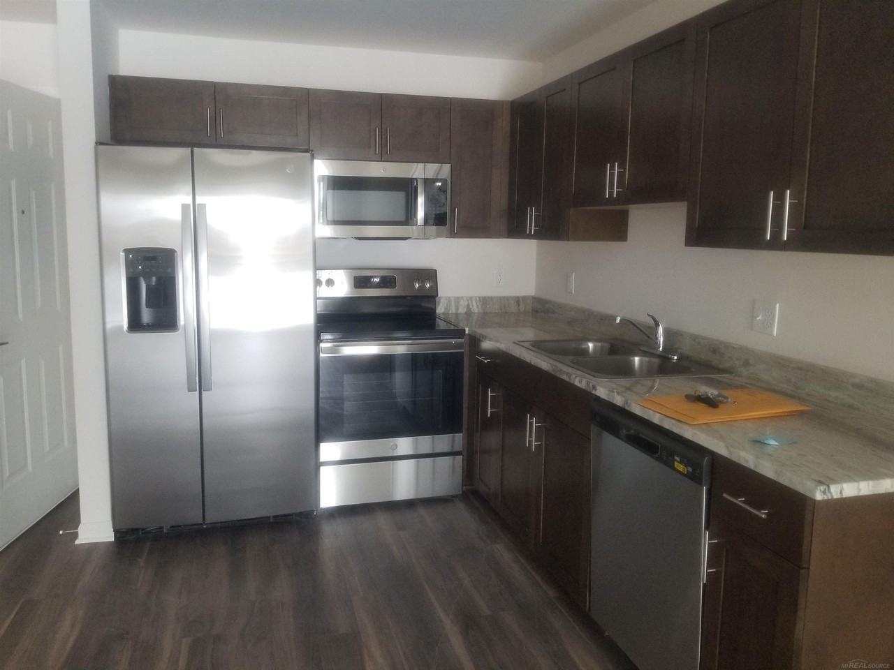 33630 Utica Rd #200B - Photo 4 of 15