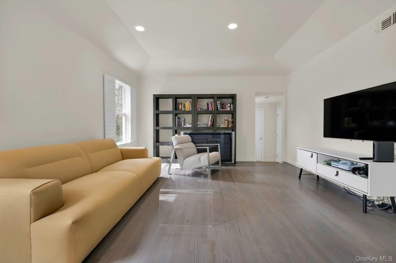 26 Lakeside Ln - Photo 4 of 24