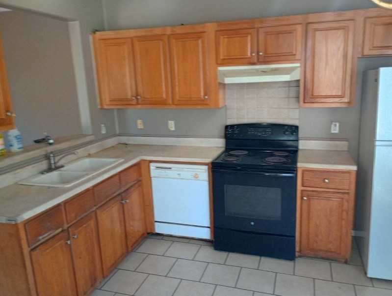 825 W 26th St #825 - Photo 6 of 12