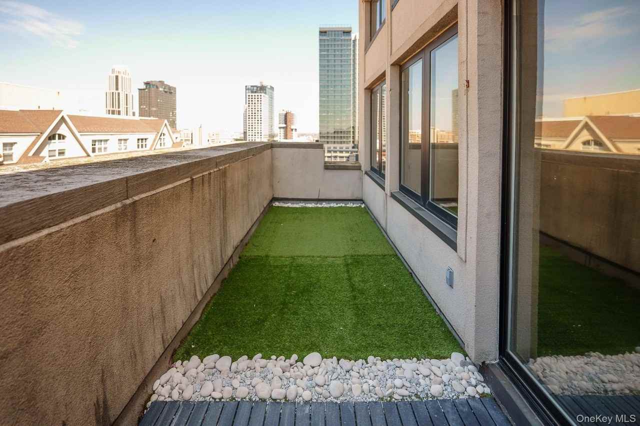 25 Leroy Pl Unit Ph1 - Photo 5 of 24